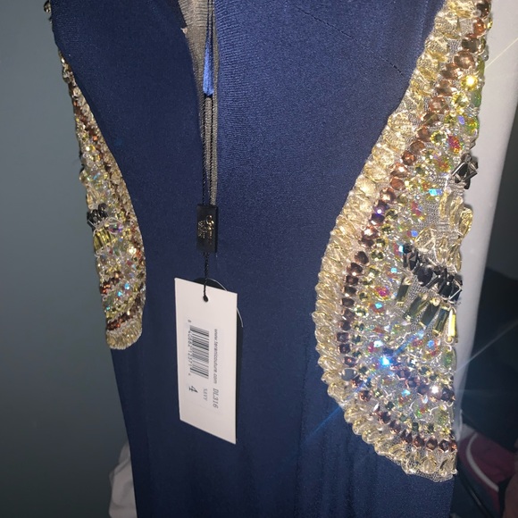 Beautiful dress - Picture 2 of 3